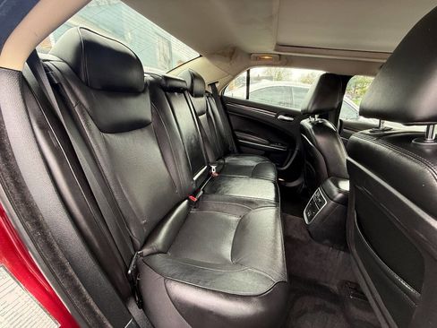 Used 2018 Chrysler 300 Limited AWD/4WD image 17