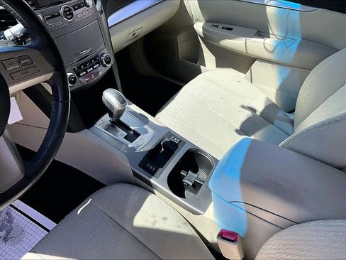 Used 2010 Subaru Outback 2.5i Premium AWD/4WD image 12