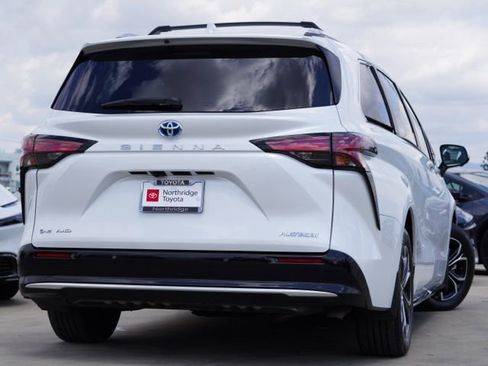 Certified 2025 Toyota Sienna Platinum AWD/4WD image 6
