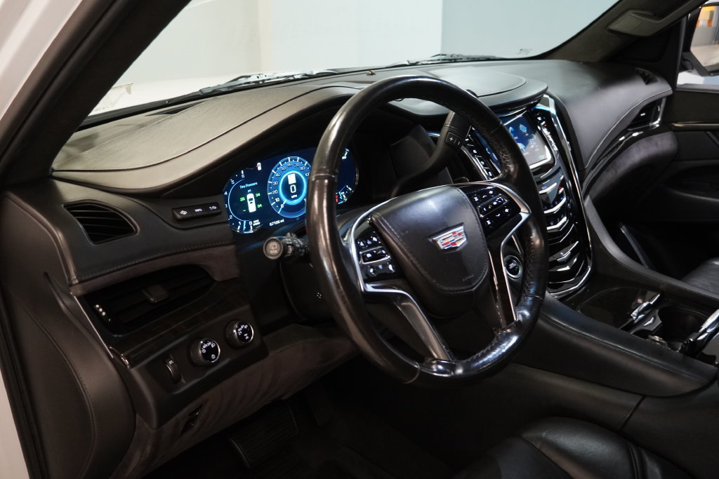 Used 2017 Cadillac Escalade ESV Platinum AWD/4WD image 7