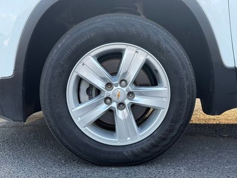 Used 2020 Chevrolet Trax LS w/ Tint and Cruise Package image 10