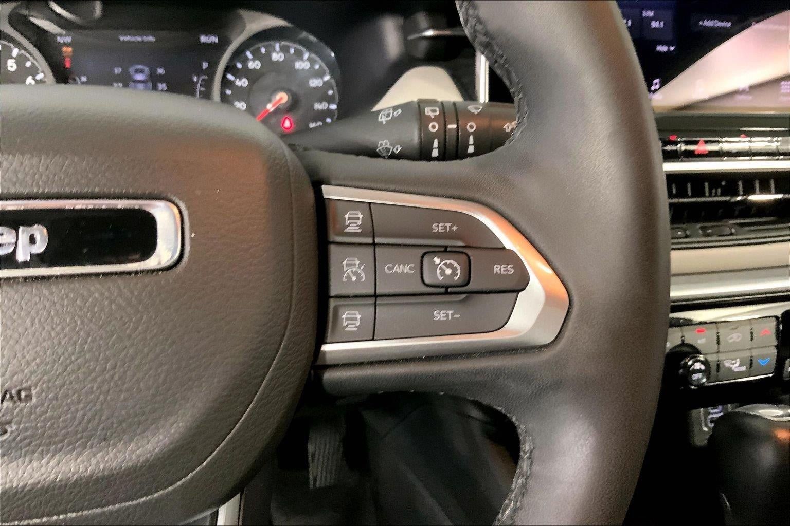 Used 2025 Jeep Compass Limited AWD/4WD image 19