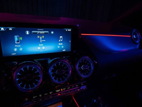 Certified 2025 Mercedes-Benz GLA 250 image 28