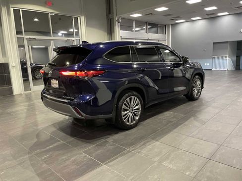Used 2022 Toyota Highlander Platinum image 9