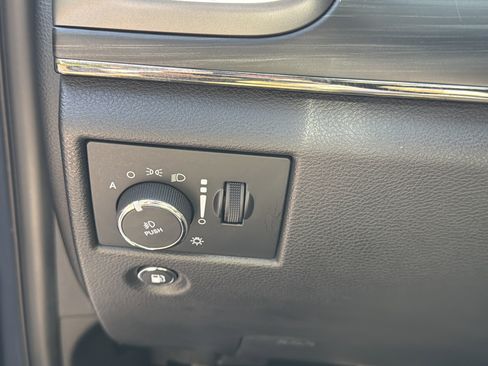 Used 2020 Jeep Grand Cherokee Limited X RWD image 38