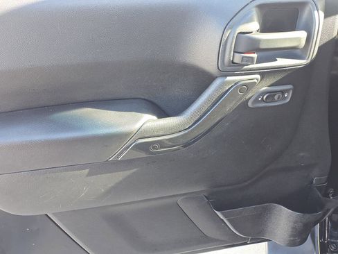 Used 2017 Jeep Wrangler Unlimited Sahara w/ Max Tow Package image 16