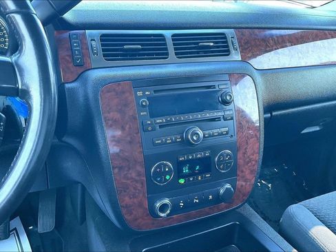 Used 2007 Chevrolet Suburban LT AWD/4WD image 10