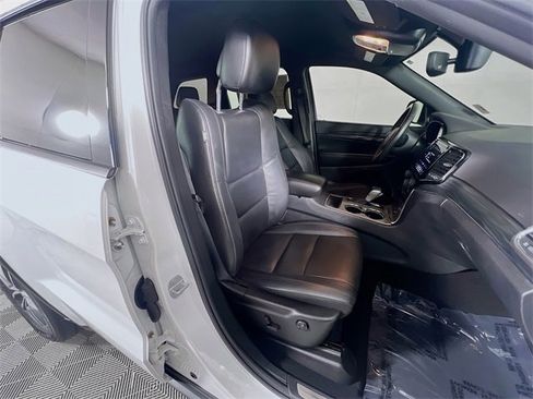 Used 2019 Jeep Grand Cherokee Limited image 29