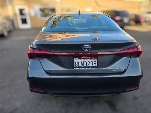 Used 2019 Toyota Avalon XLE w/ Moonroof Package FWD image 9