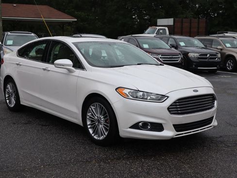 Used 2014 Ford Fusion SE w/ Equipment Group 202A FWD image 3