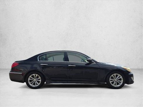 Used 2013 Hyundai Genesis 3.8 RWD image 4