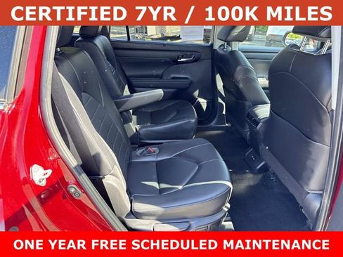Used 2023 Toyota Highlander XLE AWD/4WD image 11