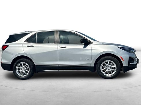 Used 2022 Chevrolet Equinox LS FWD image 7