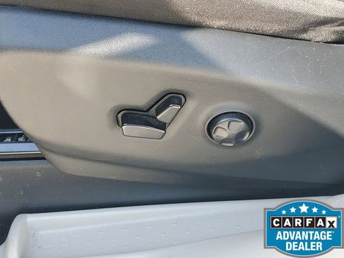 Used 2024 Chrysler Voyager LX image 20