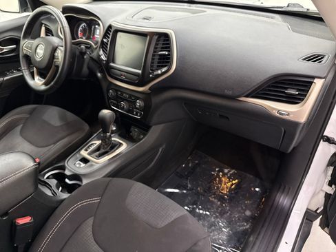 Used 2015 Jeep Cherokee Latitude AWD/4WD image 23