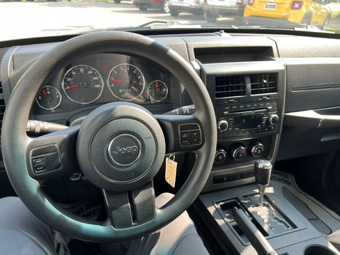 Used 2012 Jeep Liberty Sport RWD image 22