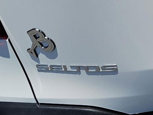 Used 2025 Kia Seltos S FWD image 15