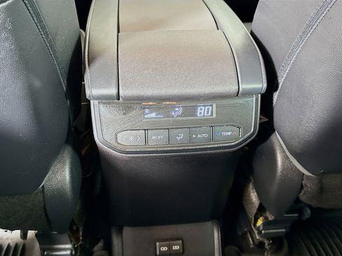 Certified 2023 Toyota Highlander XLE image 24