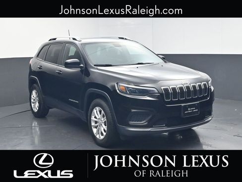 Used 2020 Jeep Cherokee Latitude AWD/4WD image 3