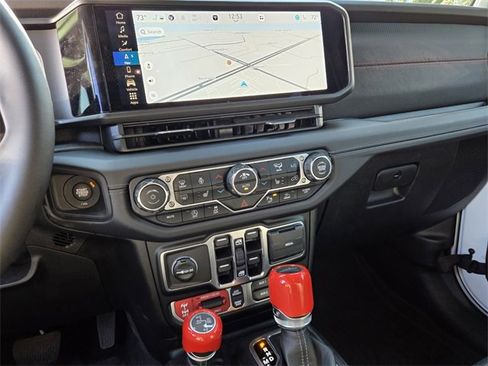 Used 2025 Jeep Gladiator Rubicon image 32