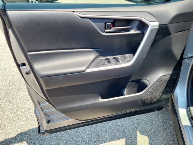 Used 2025 Toyota RAV4 LE FWD image 17