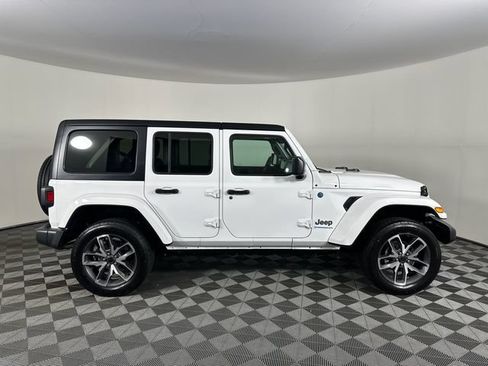 Certified 2024 Jeep Wrangler Unlimited w/ Convenience Group AWD/4WD image 23