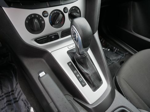 Used 2014 Ford Focus SE w/ SE Winter Package FWD image 24