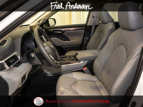 Used 2026 Toyota Highlander Platinum AWD/4WD image 14