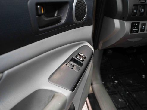 Used 2013 Toyota Tacoma 4x4 Access Cab V6 image 7