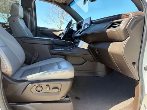 Used 2022 Chevrolet Tahoe Z71 w/ Luxury Package AWD/4WD image 43