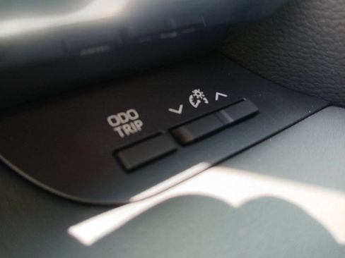 Used 2024 Toyota Highlander Limited FWD image 30