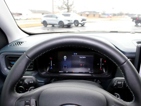 Used 2025 Ford Maverick Lobo image 19