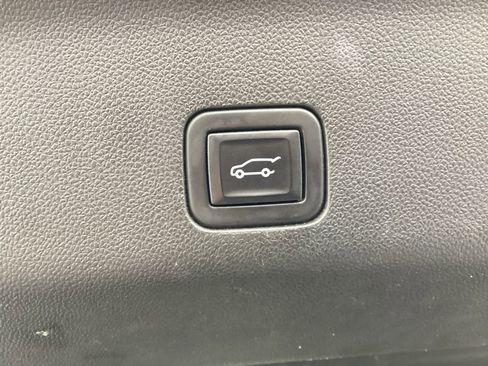 Used 2023 Chevrolet Suburban Premier image 13