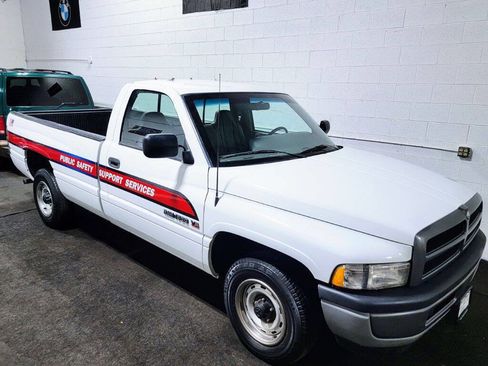 Used 1996 Dodge Ram 1500 Truck 2WD Regular Cab image 2