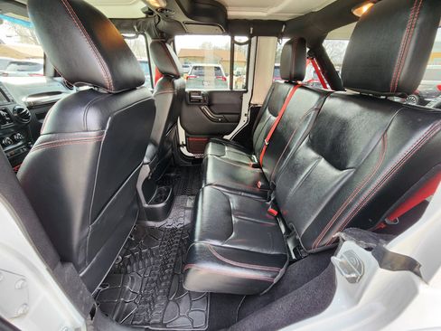 Used 2017 Jeep Wrangler Unlimited Rubicon AWD/4WD image 17