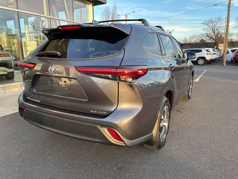 Used 2023 Toyota Highlander XLE image 5