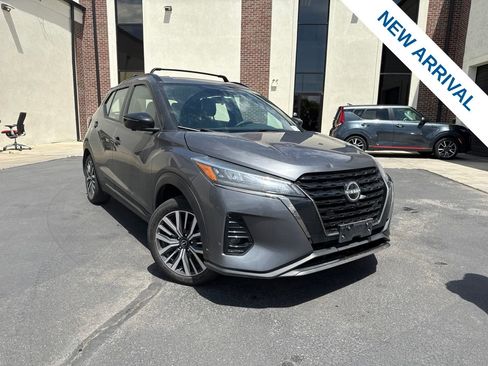 Used 2023 Nissan Kicks SR w/ SR Premium Package FWD image 1