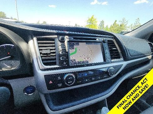 Used 2019 Toyota Highlander Limited AWD/4WD image 27