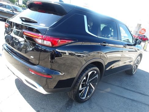 Used 2023 Mitsubishi Outlander SE AWD/4WD image 8