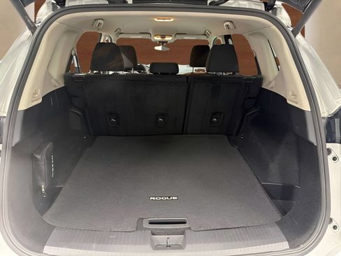 Used 2024 Nissan Rogue SV FWD image 21