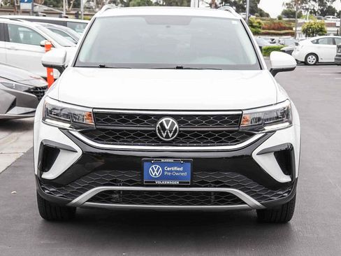 Used 2022 Volkswagen Taos SE w/ Panoramic Sunroof Package FWD image 4