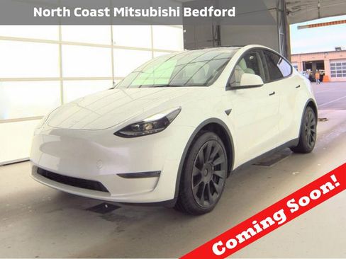 Used 2023 Tesla Model Y Long Range AWD/4WD image 1