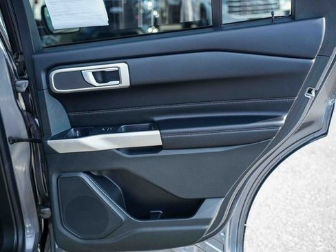 Used 2023 Ford Explorer XLT image 20