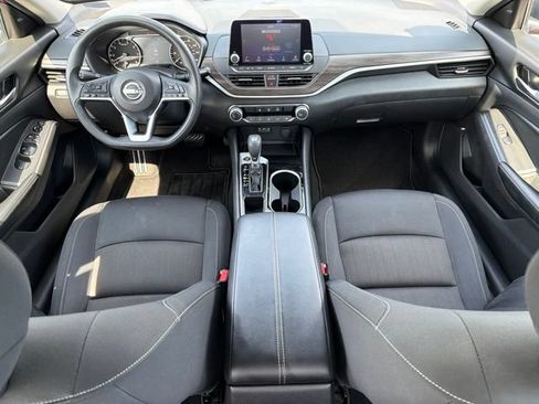 Used 2024 Nissan Altima 2.5 SV FWD image 21
