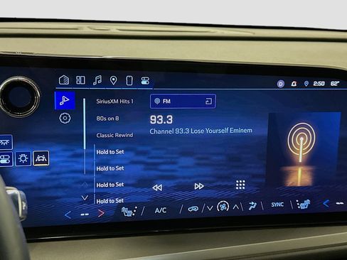 Used 2025 Chevrolet Traverse LT AWD/4WD image 21