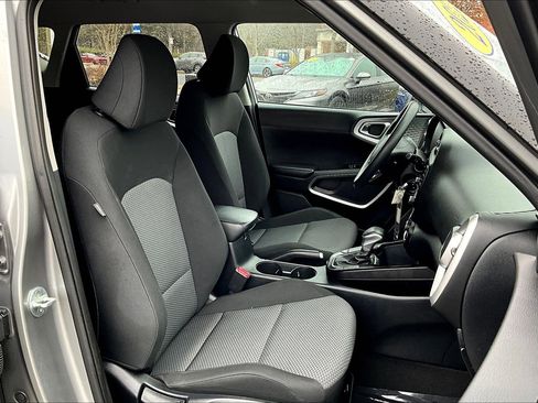 Used 2022 Kia Soul LX w/ Technology Package image 7