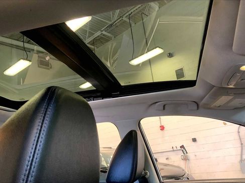 Used 2016 Nissan Rogue SL w/ SL Premium Package image 14