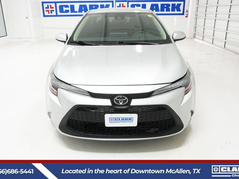 Used 2021 Toyota Corolla LE image 2