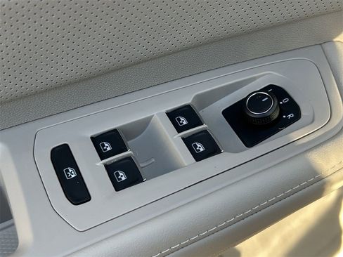 New 2026 Volkswagen Atlas SE image 17