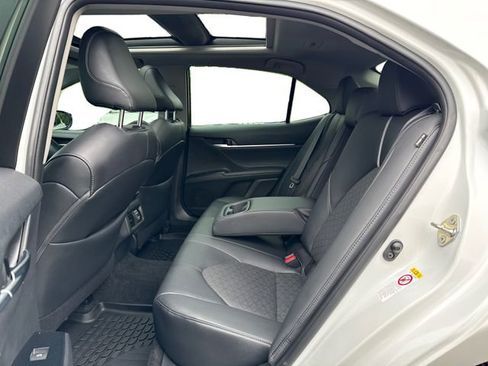 Used 2018 Toyota Camry XSE FWD image 11